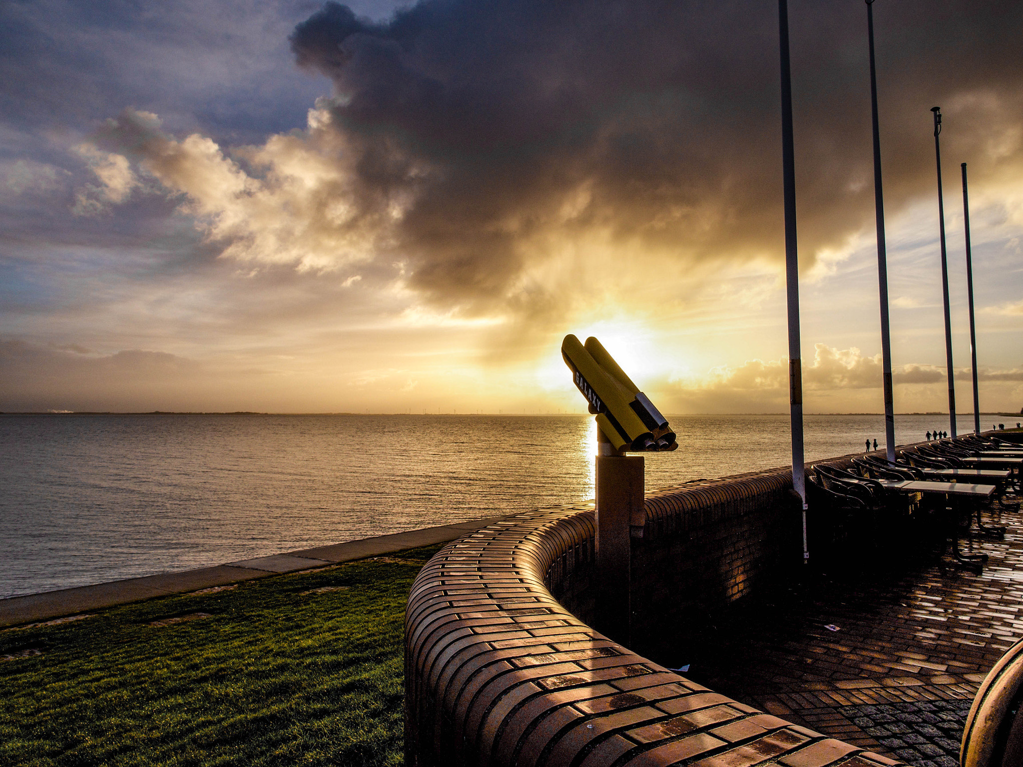 Olympus OM-D E-M5 II + OLYMPUS M.12mm F2.0 sample photo. Promenade at the north sea photography