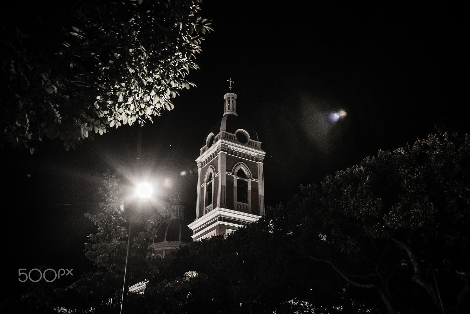 Nikon D750 + Sigma 18-35mm F1.8 DC HSM Art sample photo. Viendo el campanario de la catedral de granada photography