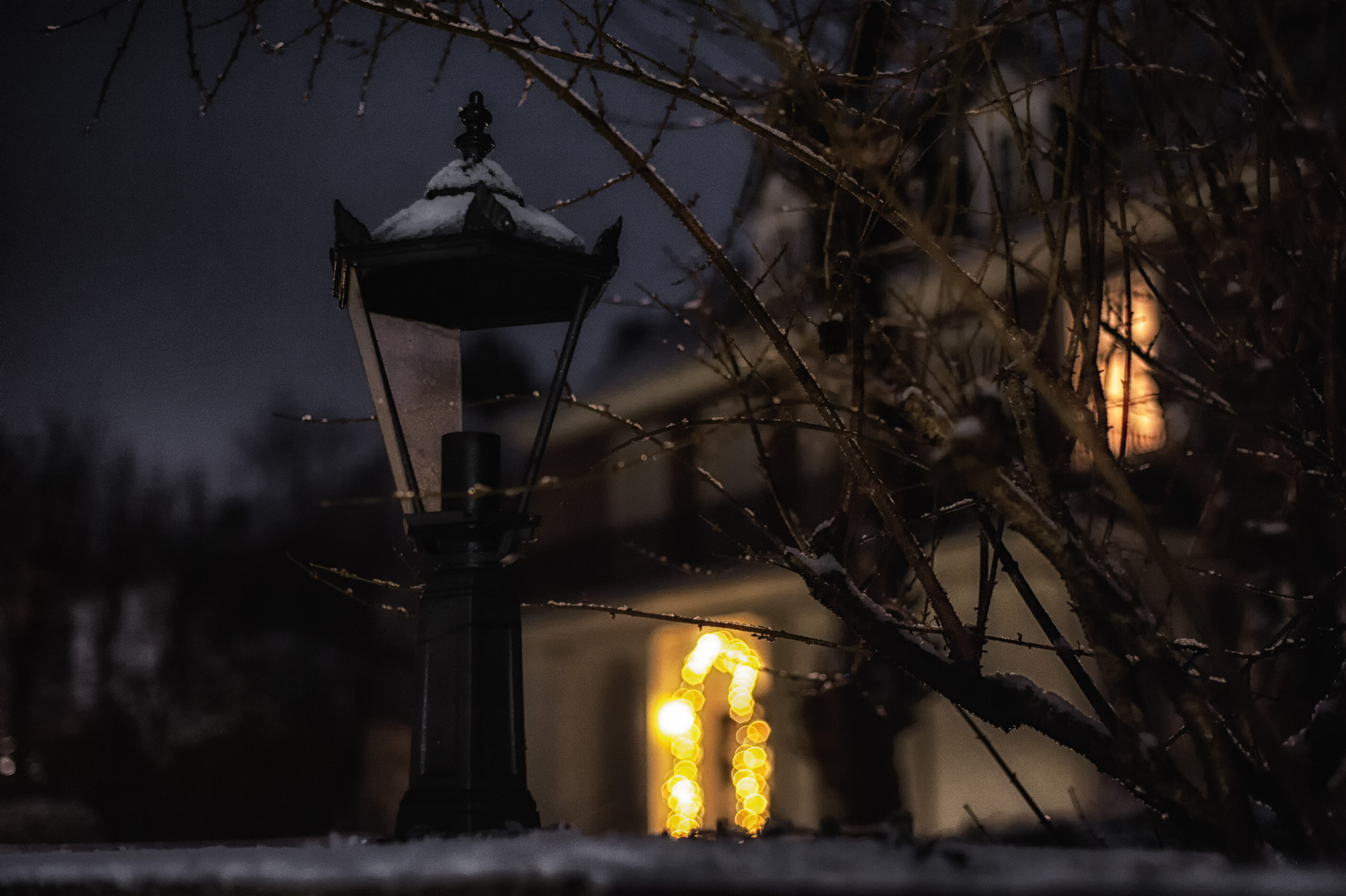 Nikon D700 + AF Nikkor 50mm f/1.8 sample photo. Winter morning with some snow photography