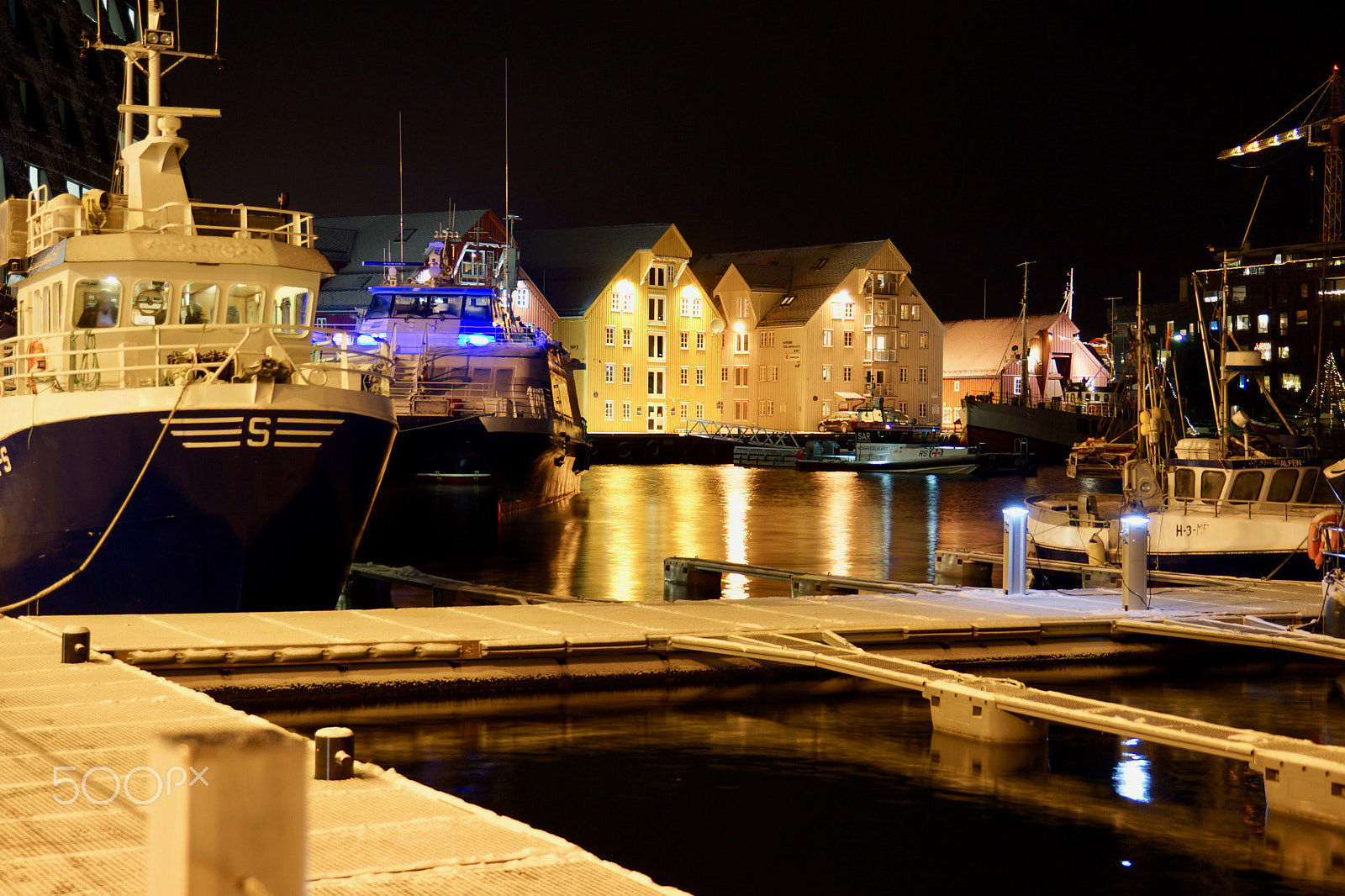 Tamron 18-200mm F3.5-6.3 Di III VC sample photo. Tromso's harbour photography
