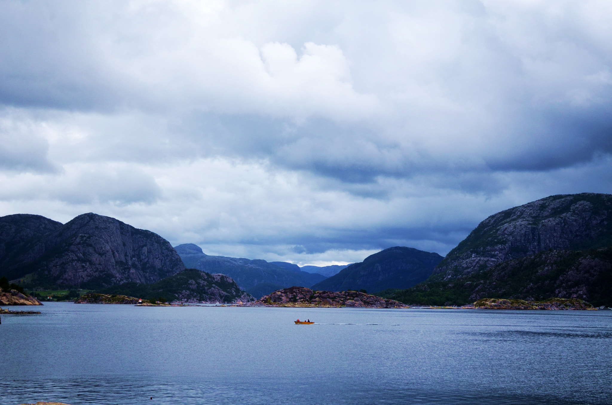 AF Zoom-Nikkor 35-105mm f/3.5-4.5D sample photo. Fishing at lysefjorden photography