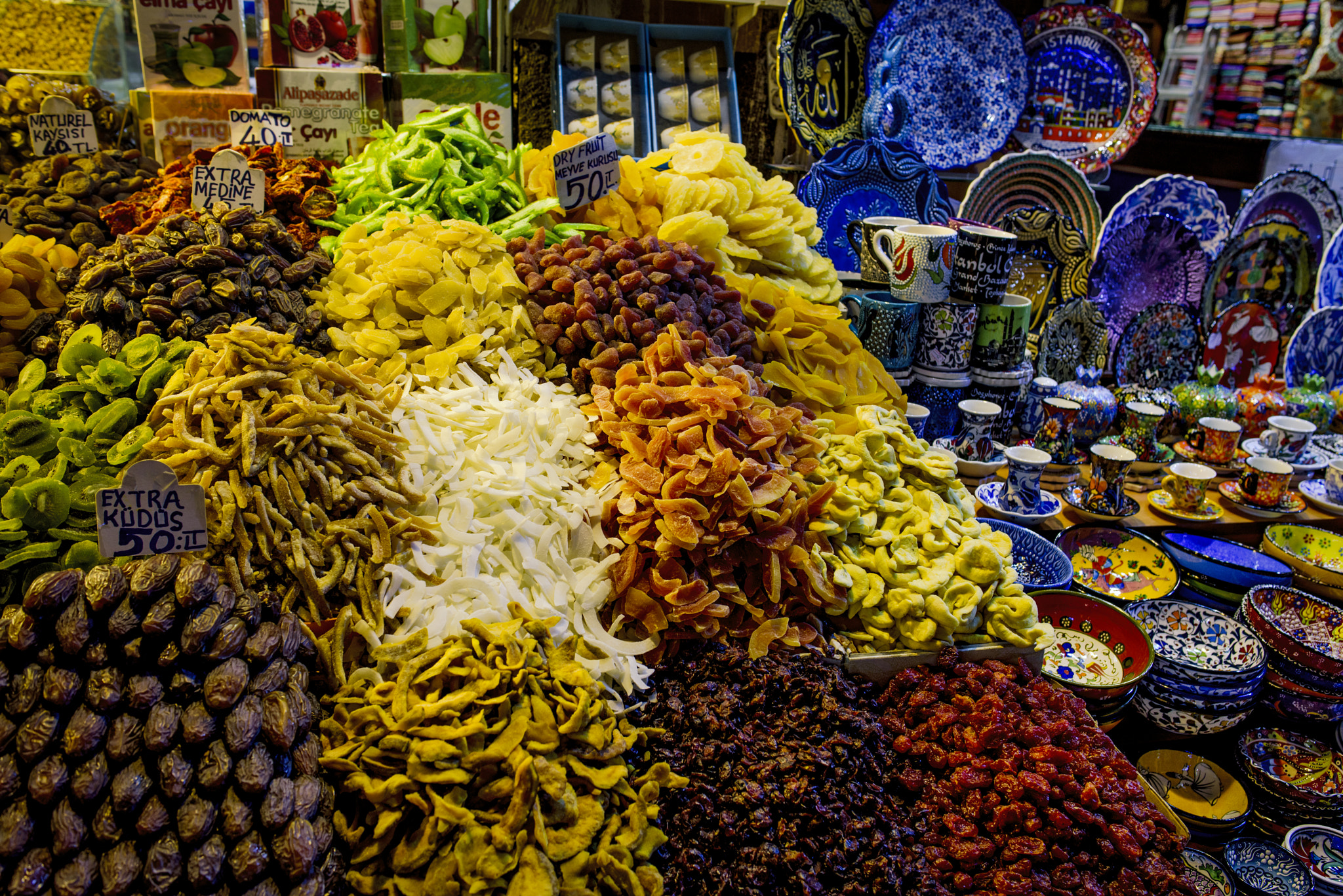 Nikon D810 + Nikon AF-S Nikkor 28mm F1.8G sample photo. Grand bazaar photography