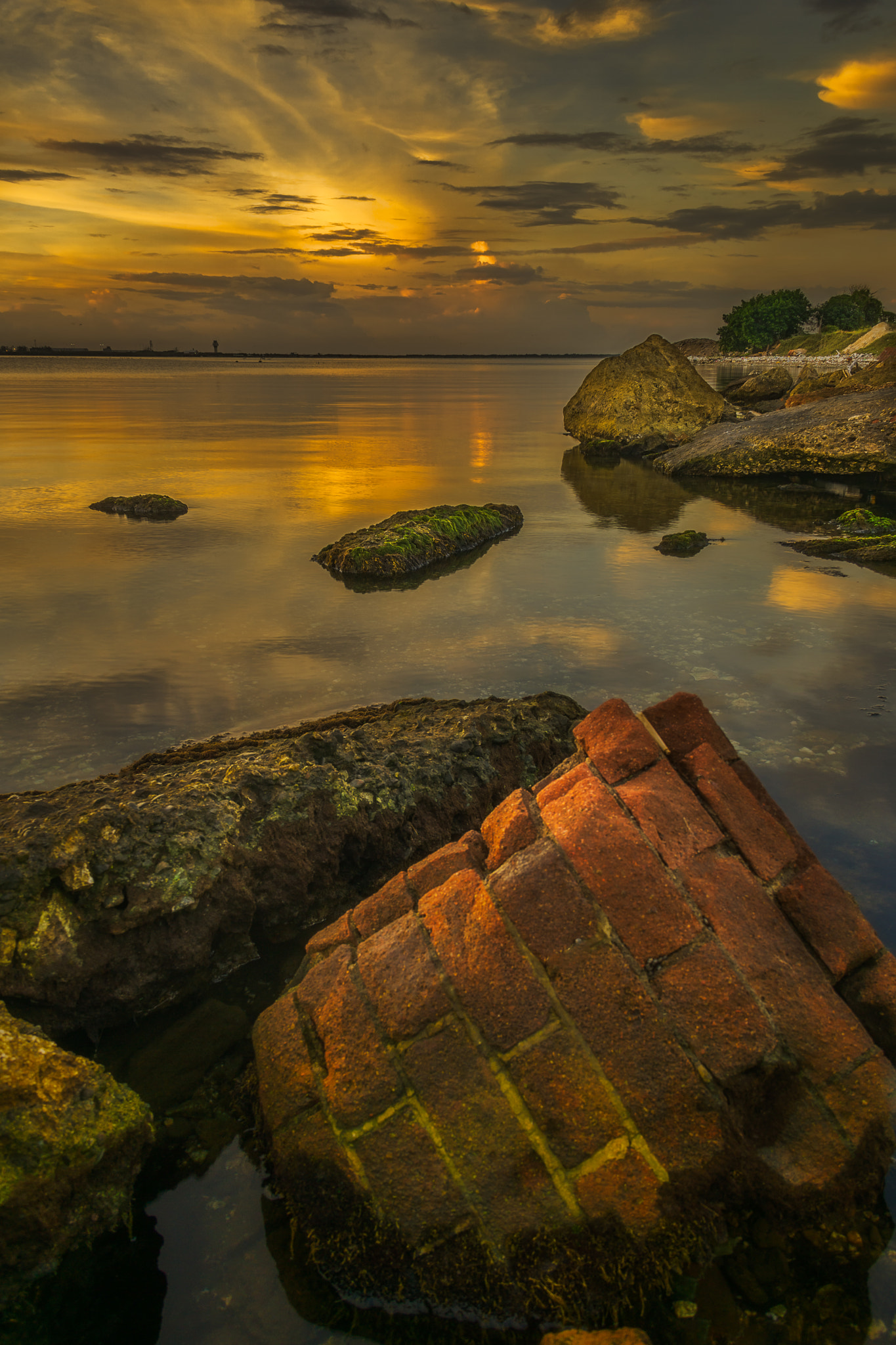 Tamron 18-270mm F3.5-6.3 Di II PZD sample photo. Harbour glow photography