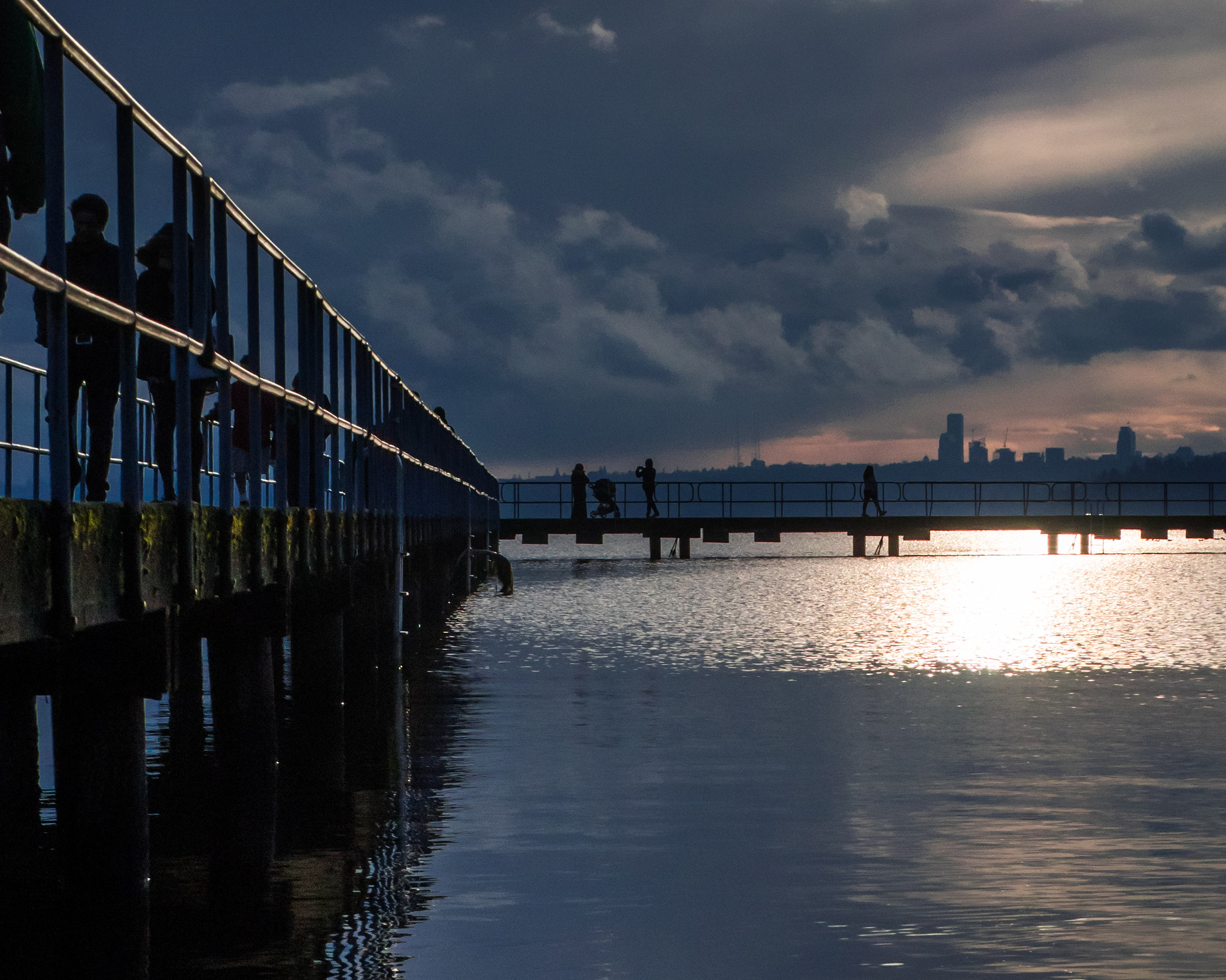 Olympus OM-D E-M5 II + Panasonic Lumix G X Vario 35-100mm F2.8 OIS sample photo. Sunset at juanita beach photography