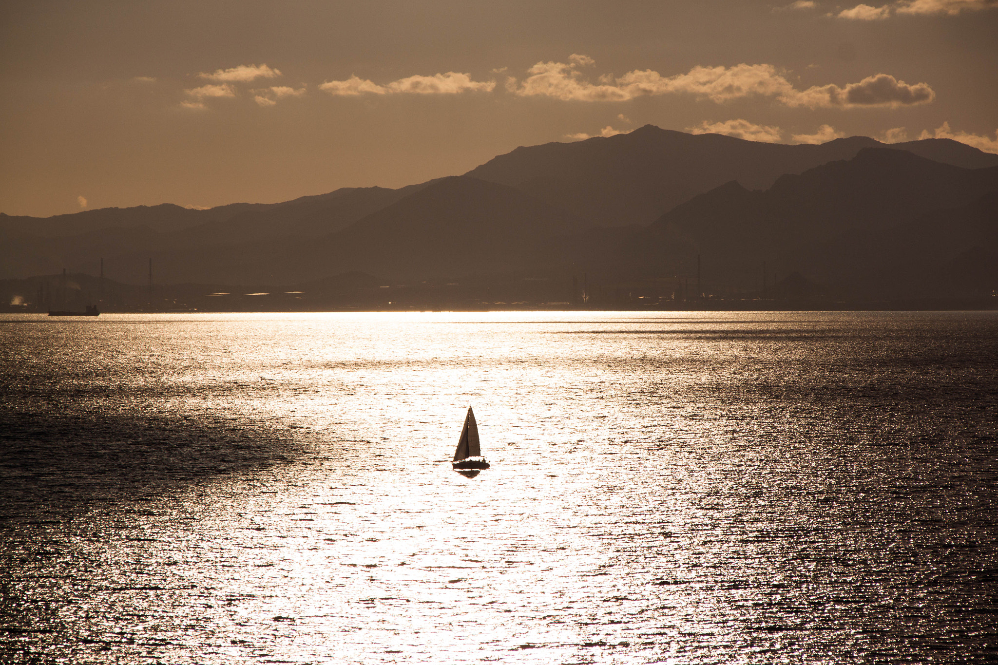 Canon EOS 500D (EOS Rebel T1i / EOS Kiss X3) + Canon TS-E 90mm F2.8 Tilt-Shift sample photo. Segelboat - sardinia photography