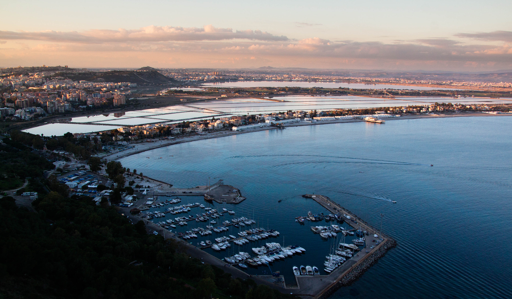 Canon EOS 500D (EOS Rebel T1i / EOS Kiss X3) + Canon TS-E 90mm F2.8 Tilt-Shift sample photo. View of poetto from sella del diavolo photography