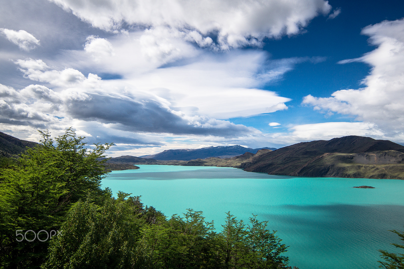 Sony SLT-A58 + 20mm F2.8 sample photo. Full of clouds on patagonia photography