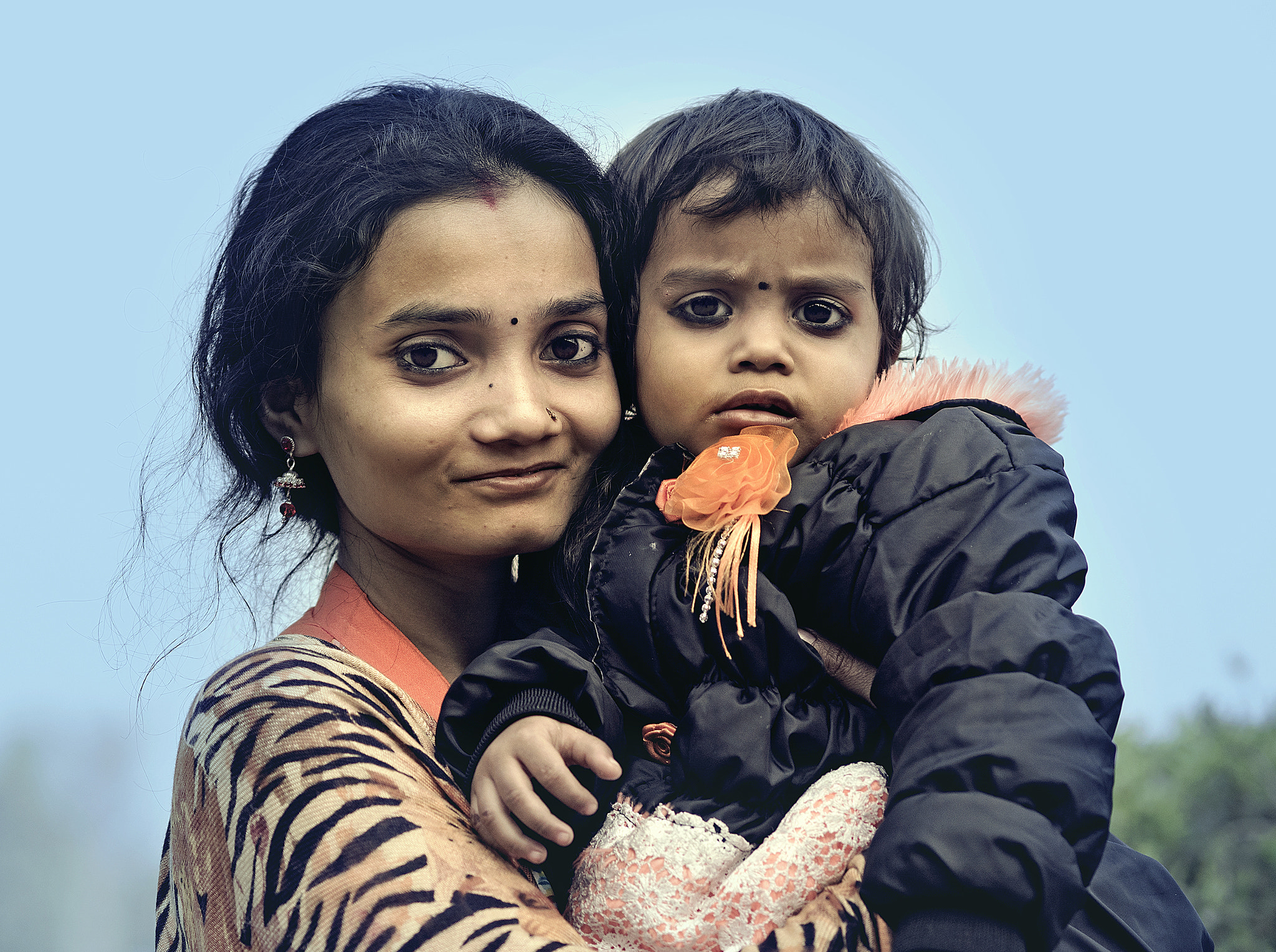 Olympus OM-D E-M5 + Olympus M.Zuiko Digital ED 75mm F1.8 sample photo. Mother and child (india) photography