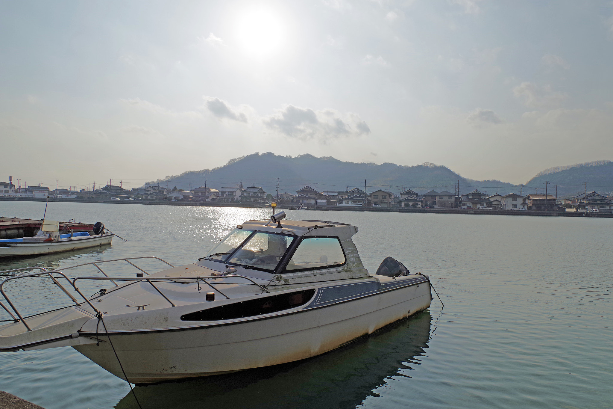 Pentax K-S1 + HD Pentax DA 15mm F4 ED AL Limited sample photo. Boat and sea photography