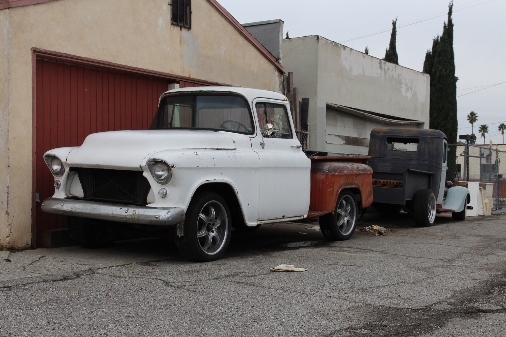 Canon EOS 600D (Rebel EOS T3i / EOS Kiss X5) sample photo. January 2: old trucks photography