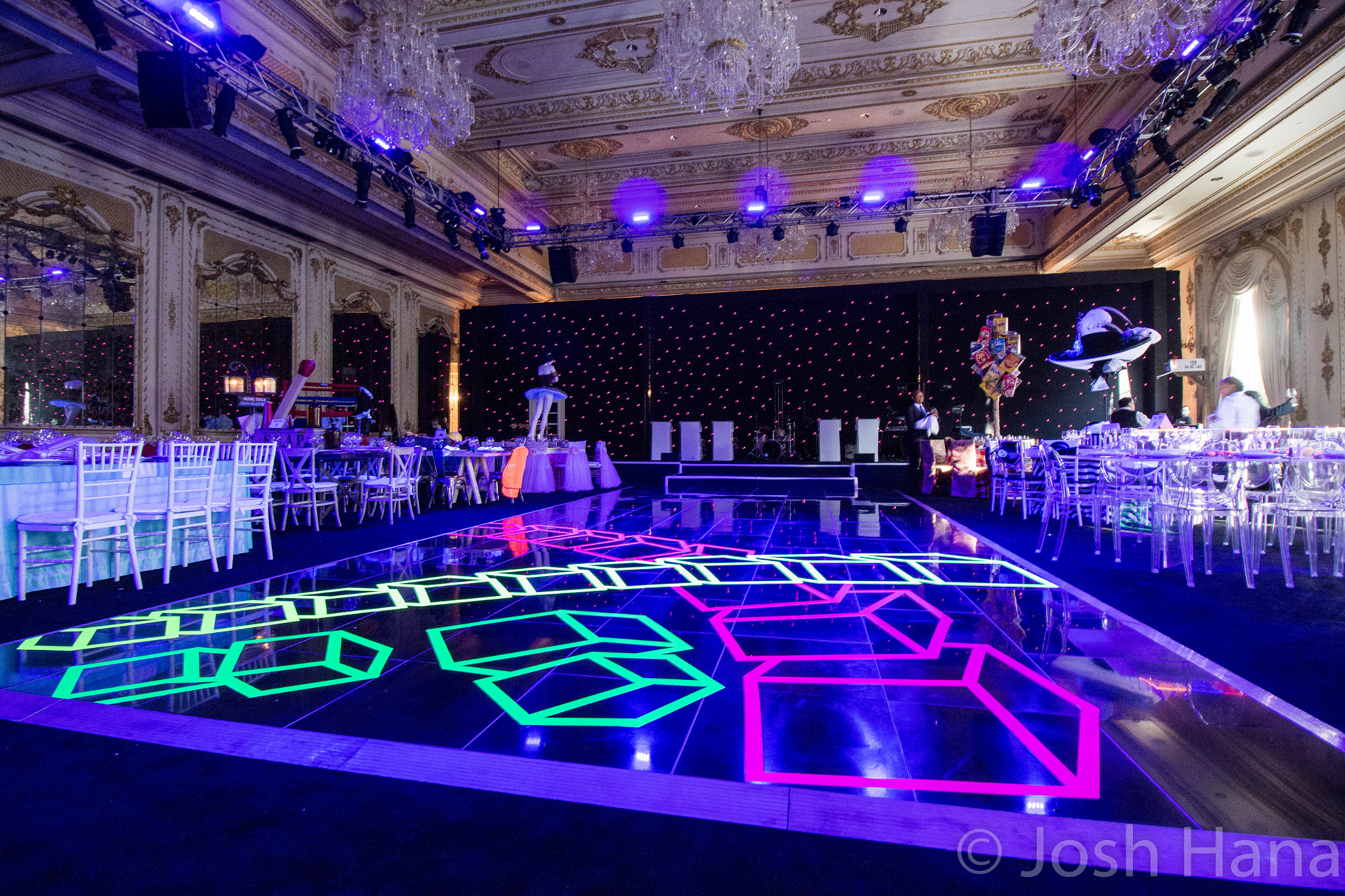 Canon EOS 700D (EOS Rebel T5i / EOS Kiss X7i) sample photo. Uv dance floor photography