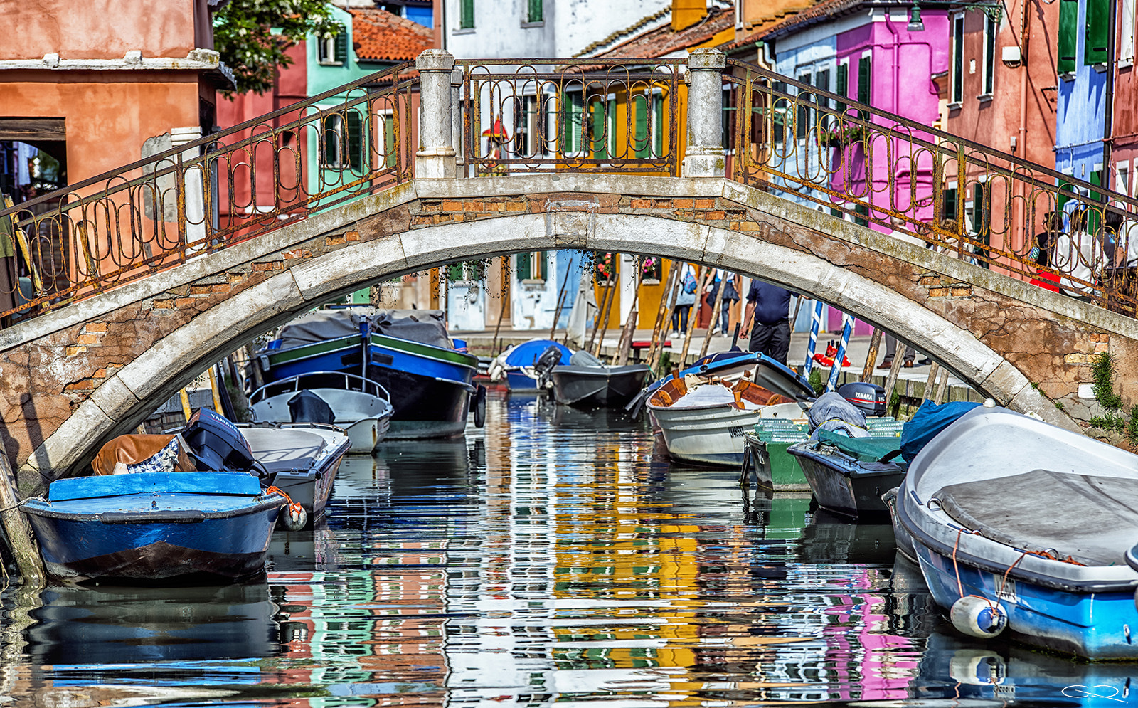 Nikon D800 sample photo. Puente y botes burano photography