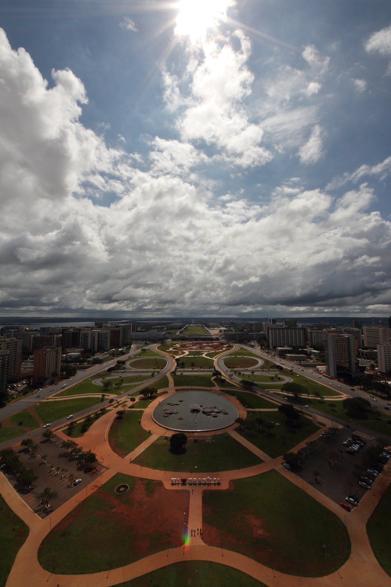 Canon EOS 600D (Rebel EOS T3i / EOS Kiss X5) + Sigma 8-16mm F4.5-5.6 DC HSM sample photo. Brasília photography