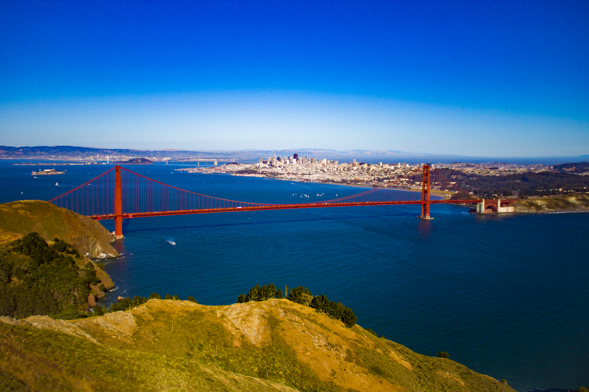Canon EOS 750D (EOS Rebel T6i / EOS Kiss X8i) + Canon EF-S 18-55mm F3.5-5.6 IS sample photo. Golden gate bridge from hawk hill, san francisco photography