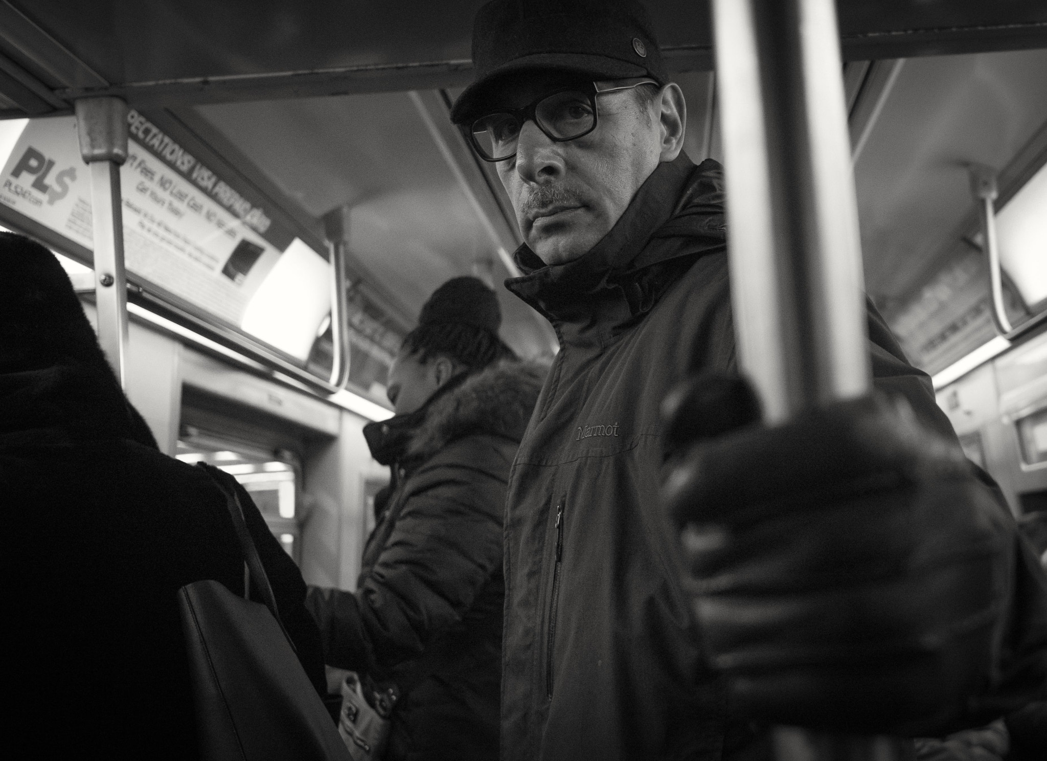 Panasonic Lumix DMC-GX8 + LEICA DG SUMMILUX 15/F1.7 sample photo. Strangers: people staring me down photography