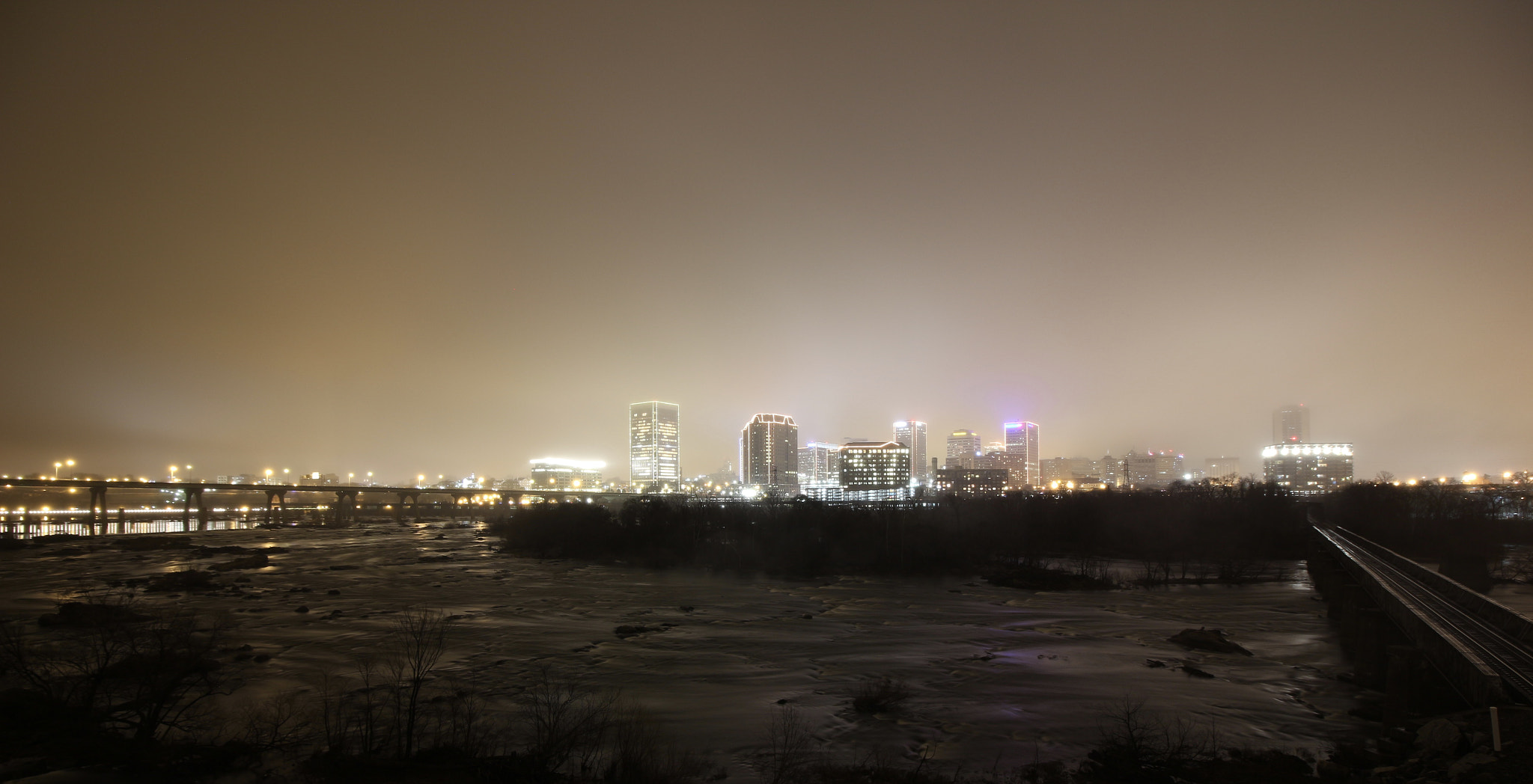 Canon EOS 700D (EOS Rebel T5i / EOS Kiss X7i) sample photo. Misty night over richmond virginia photography