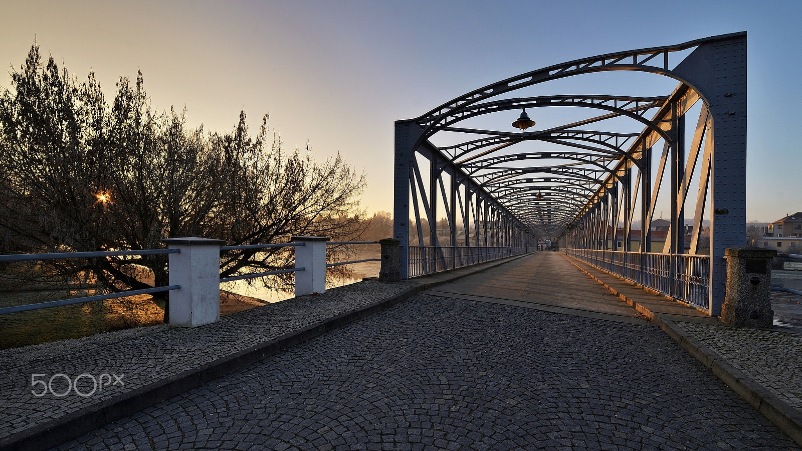 Samyang 14mm F2.8 ED AS IF UMC sample photo. Frosty morning at the iron bridge ... photography