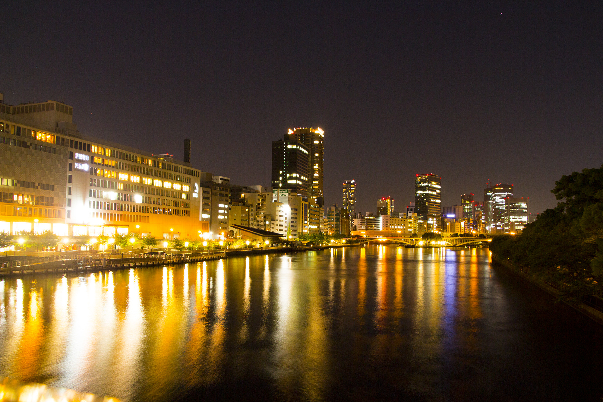 Canon EOS 650D (EOS Rebel T4i / EOS Kiss X6i) sample photo. Night photography