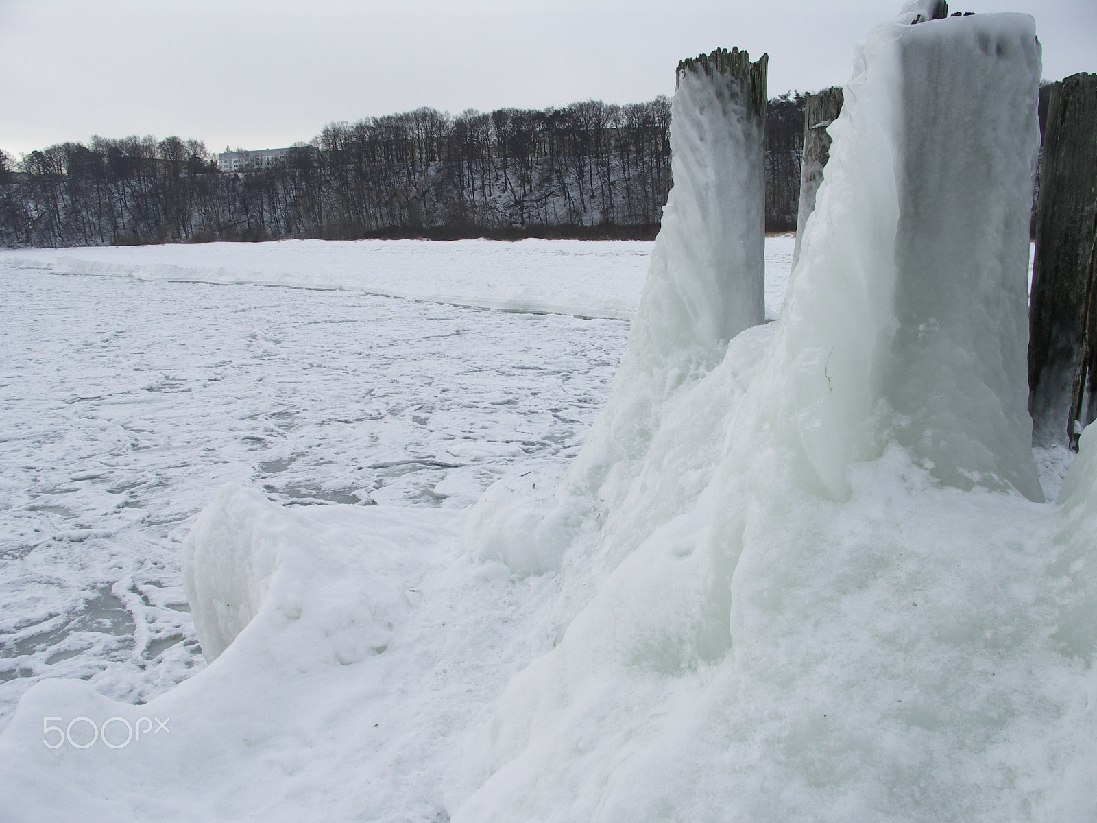 KONICA MINOLTA DiMAGE A200 sample photo. Frozen baltic sea photography