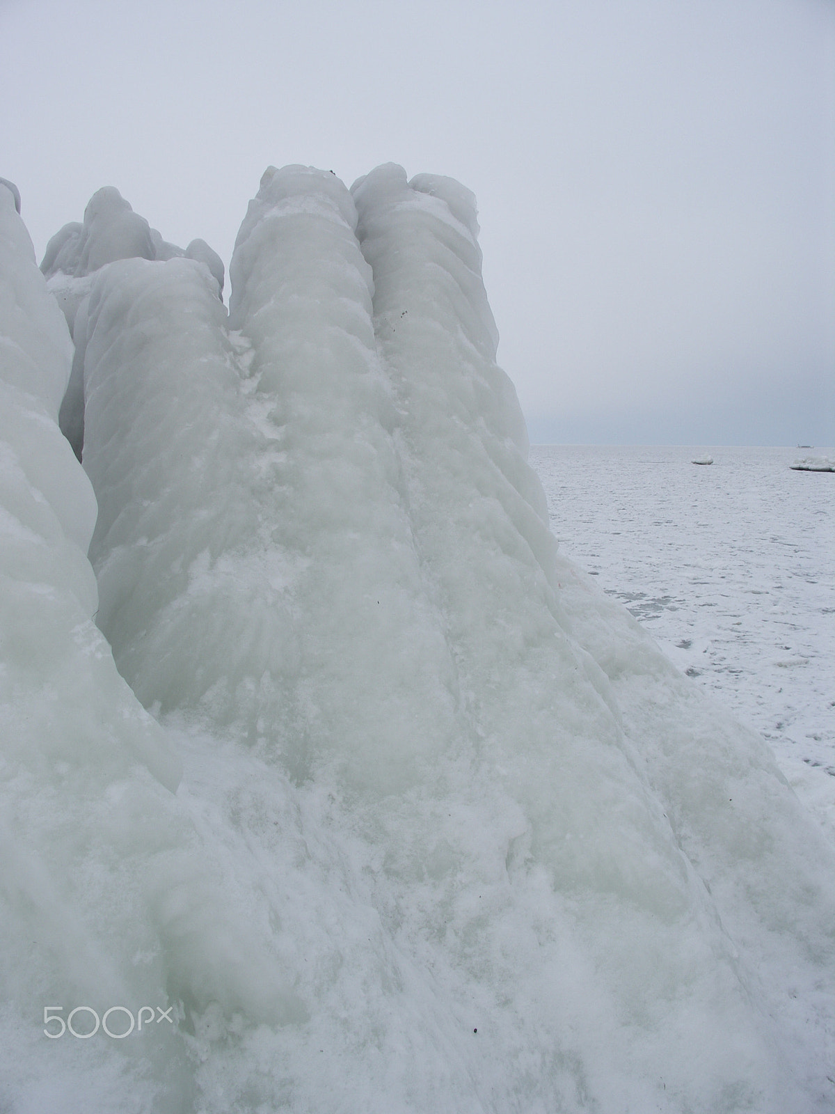 KONICA MINOLTA DiMAGE A200 sample photo. Frozen baltic sea photography
