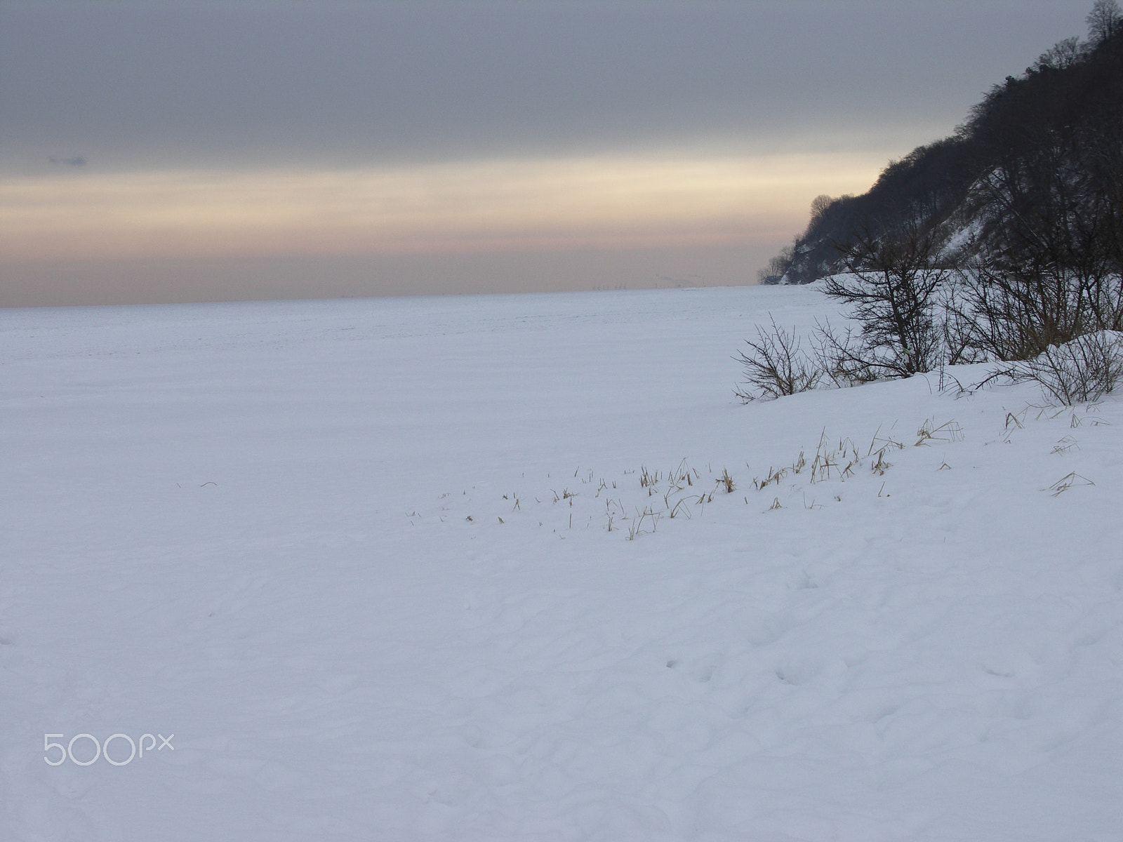 KONICA MINOLTA DiMAGE A200 sample photo. Frozen baltic sea photography