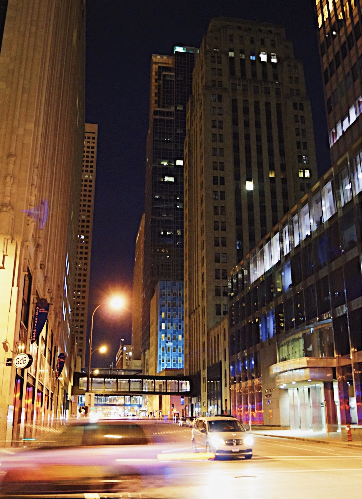 Sony DT 18-55mm F3.5-5.6 SAM II sample photo. Neon nights photography