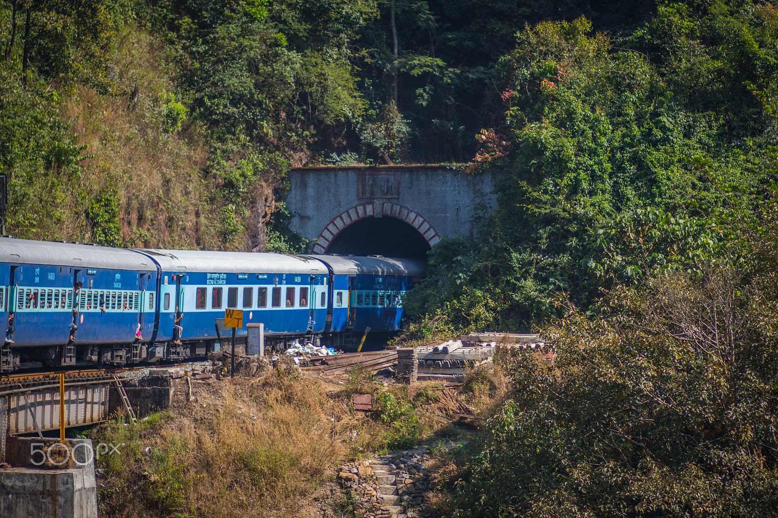 Canon EOS 80D + Canon EF 85mm F1.8 USM sample photo. Railway tunnel photography