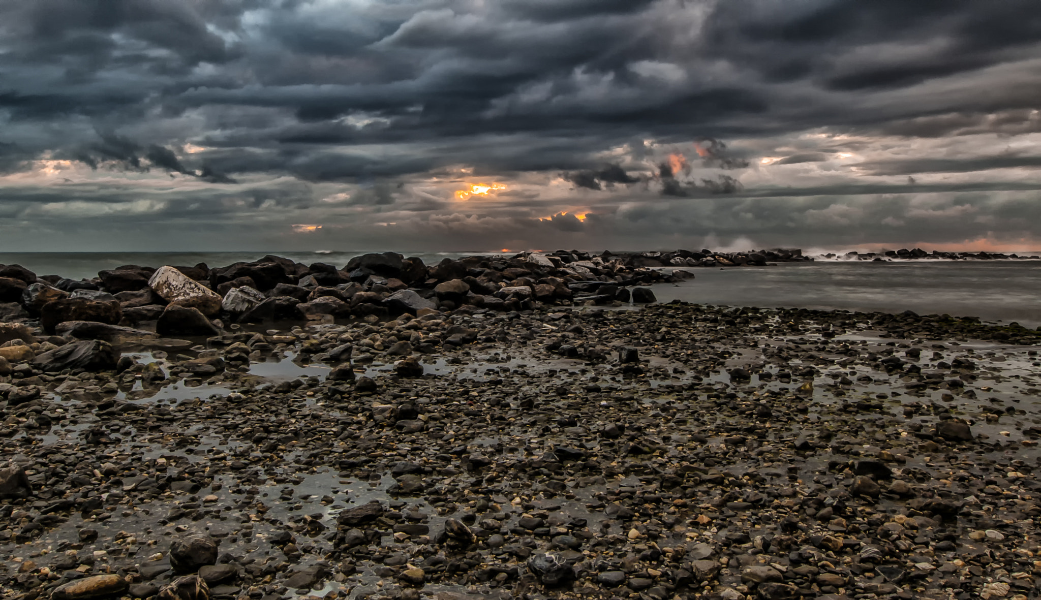 Nikon D50 + Sigma 10-20mm F3.5 EX DC HSM sample photo. Sunset on the rocks photography