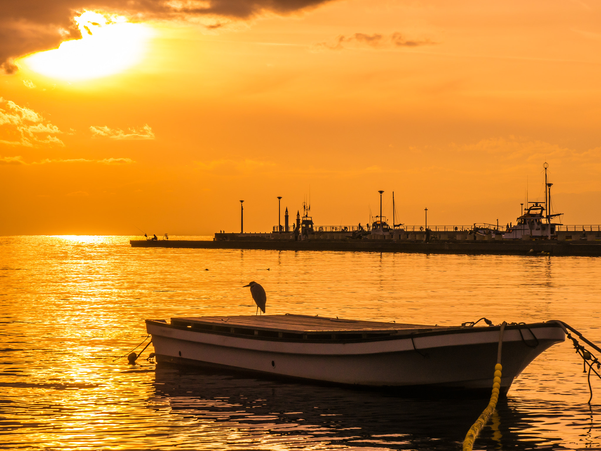 Panasonic Lumix DMC-GX85 (Lumix DMC-GX80 / Lumix DMC-GX7 Mark II) sample photo. Watching the sun goes down… photography