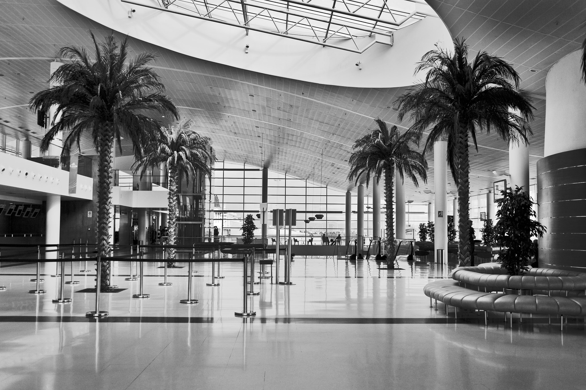 Nikon D700 + AF Zoom-Nikkor 35-70mm f/2.8 sample photo. Stazione marittima barcellona - spain photography