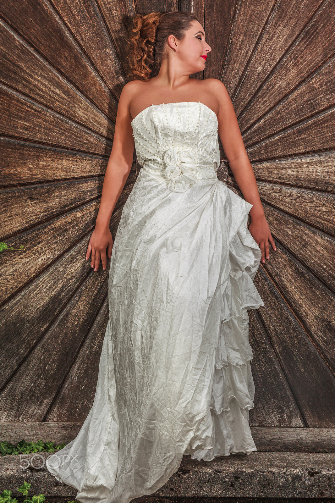 Canon EOS 5D Mark II + Tamron SP AF 70-200mm F2.8 Di LD (IF) MACRO sample photo. Beautiful bride in her wedding gown photography