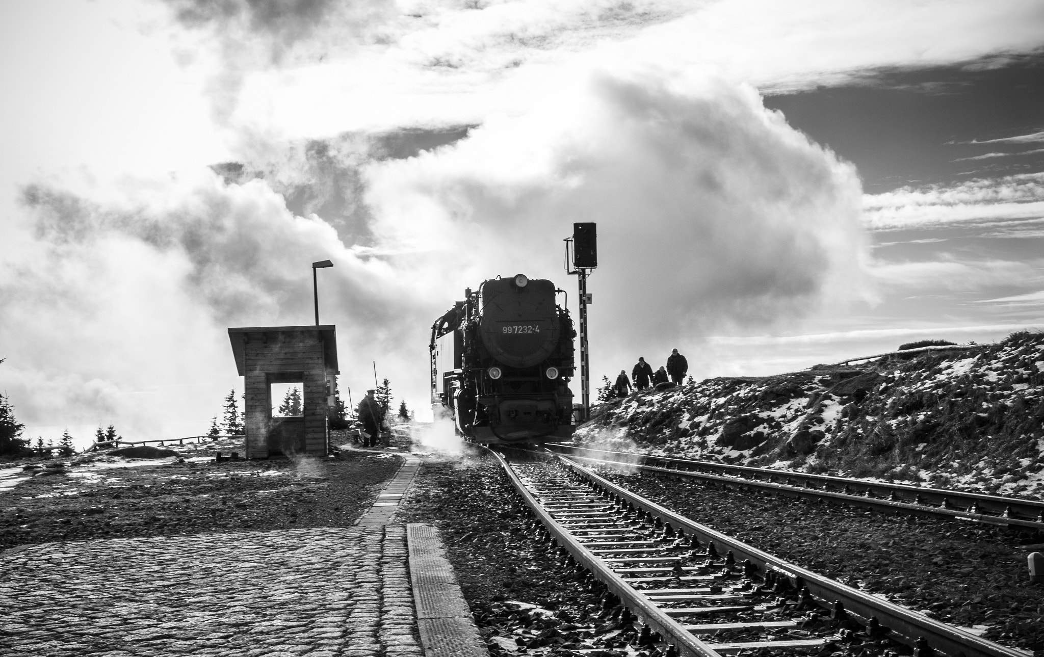 Canon EOS 60D + Sigma 35mm F1.4 DG HSM Art sample photo. Train arriving photography