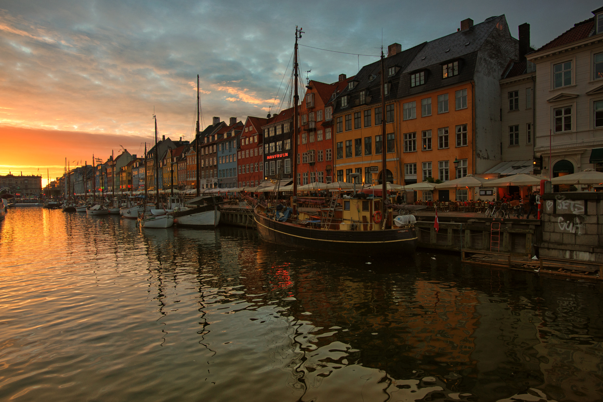 Nikon AF-S Nikkor 17-35mm F2.8D ED-IF sample photo. The new harbour photography