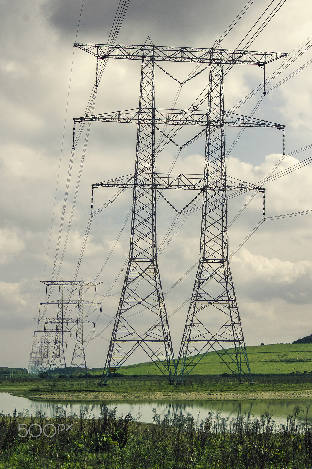 Sony Alpha DSLR-A500 + Sony DT 18-55mm F3.5-5.6 SAM sample photo. Electricity pylons in a row photography