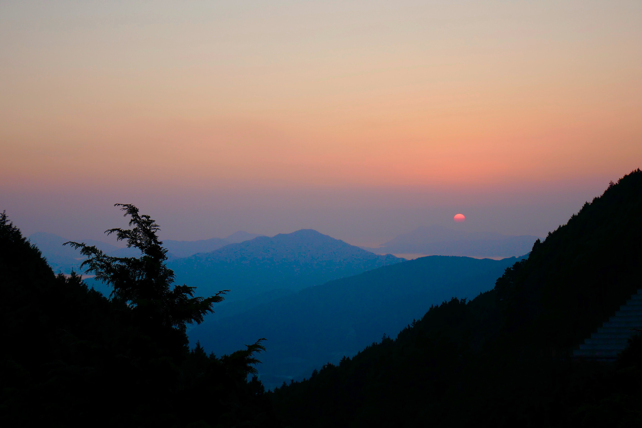 Panasonic Lumix DMC-GX85 (Lumix DMC-GX80 / Lumix DMC-GX7 Mark II) + Panasonic Lumix G Vario HD 12-32mm F3.5-5.6 Mega OIS sample photo. 瀬戸内海の夕焼け sunset over the inland sea photography