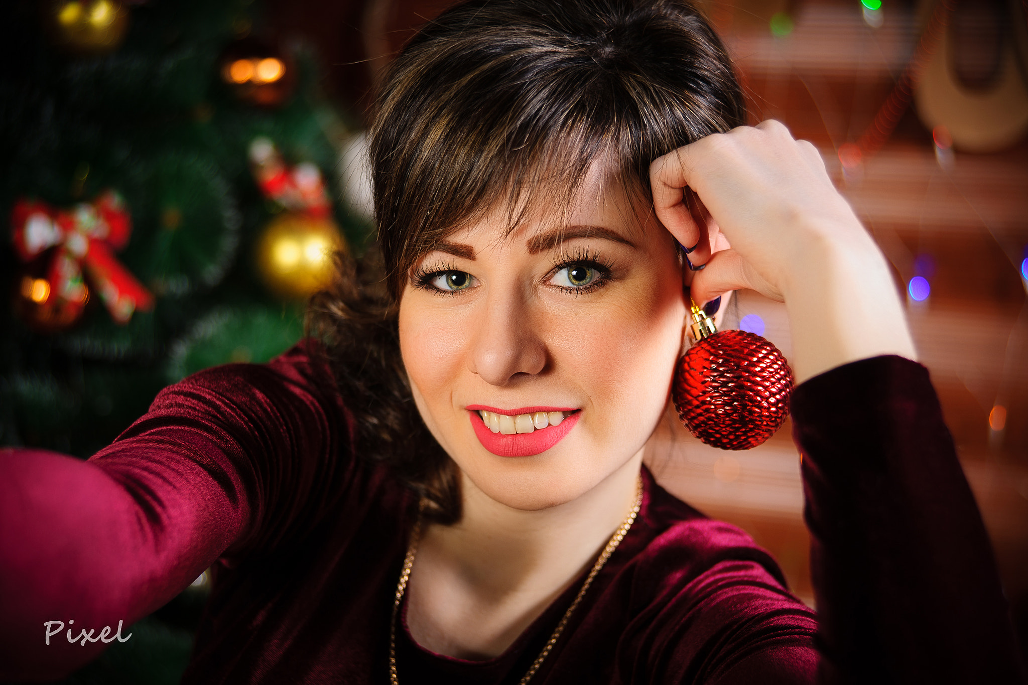 Tamron SP AF 35-105mm F2.8 LD Aspherical IF sample photo. Christmas selfie photography