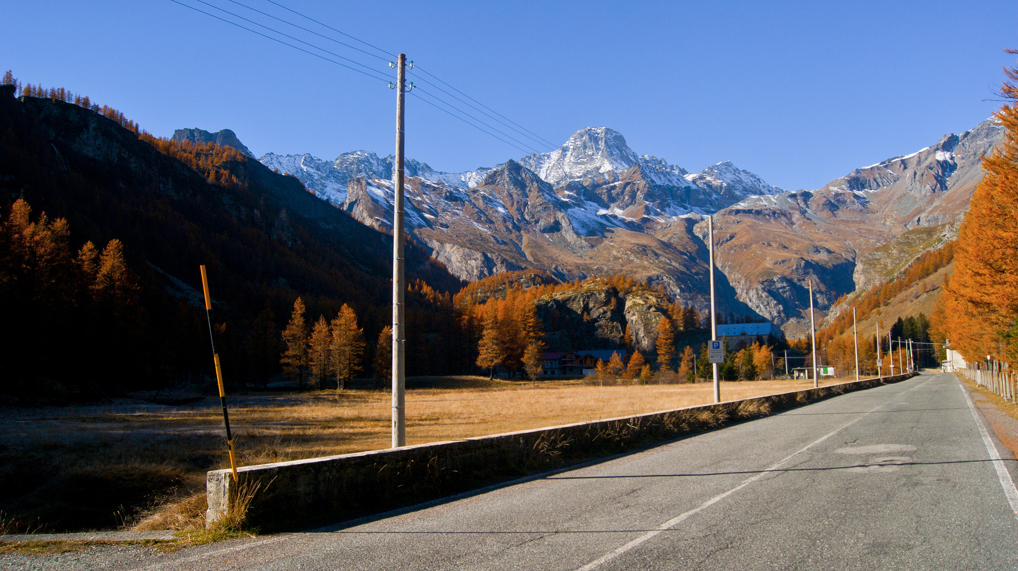 Sony Alpha DSLR-A380 + Sony DT 18-55mm F3.5-5.6 SAM sample photo. Mountain colours photography