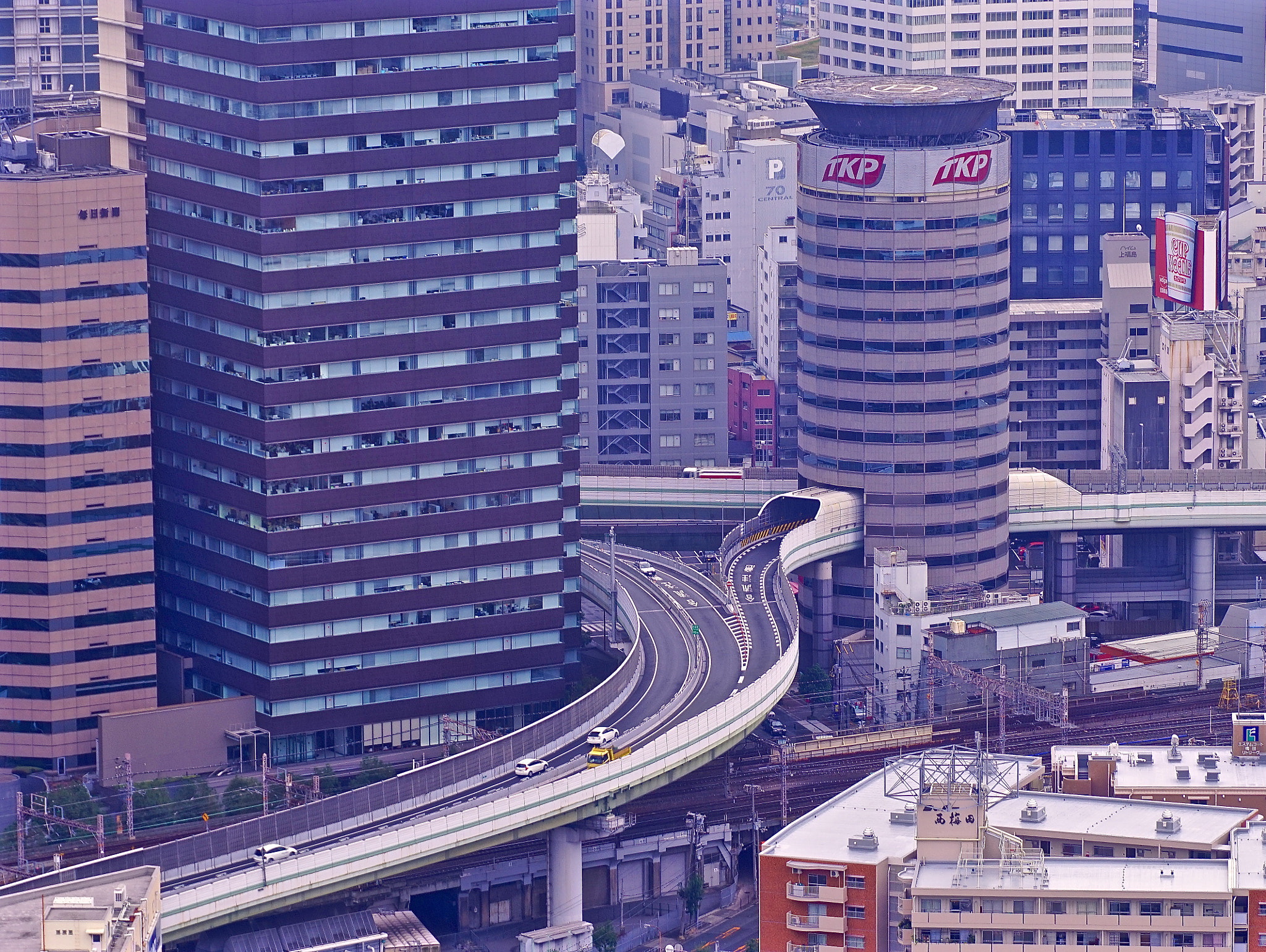 Sony DT 18-250mm F3.5-6.3 sample photo. Unusual road photography