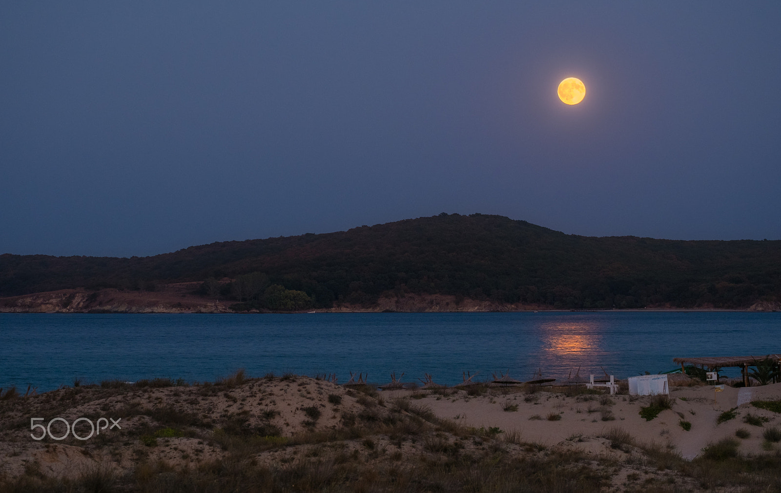 Fujifilm X-E1 + Fujifilm XC 50-230mm F4.5-6.7 OIS sample photo. Full moon photography