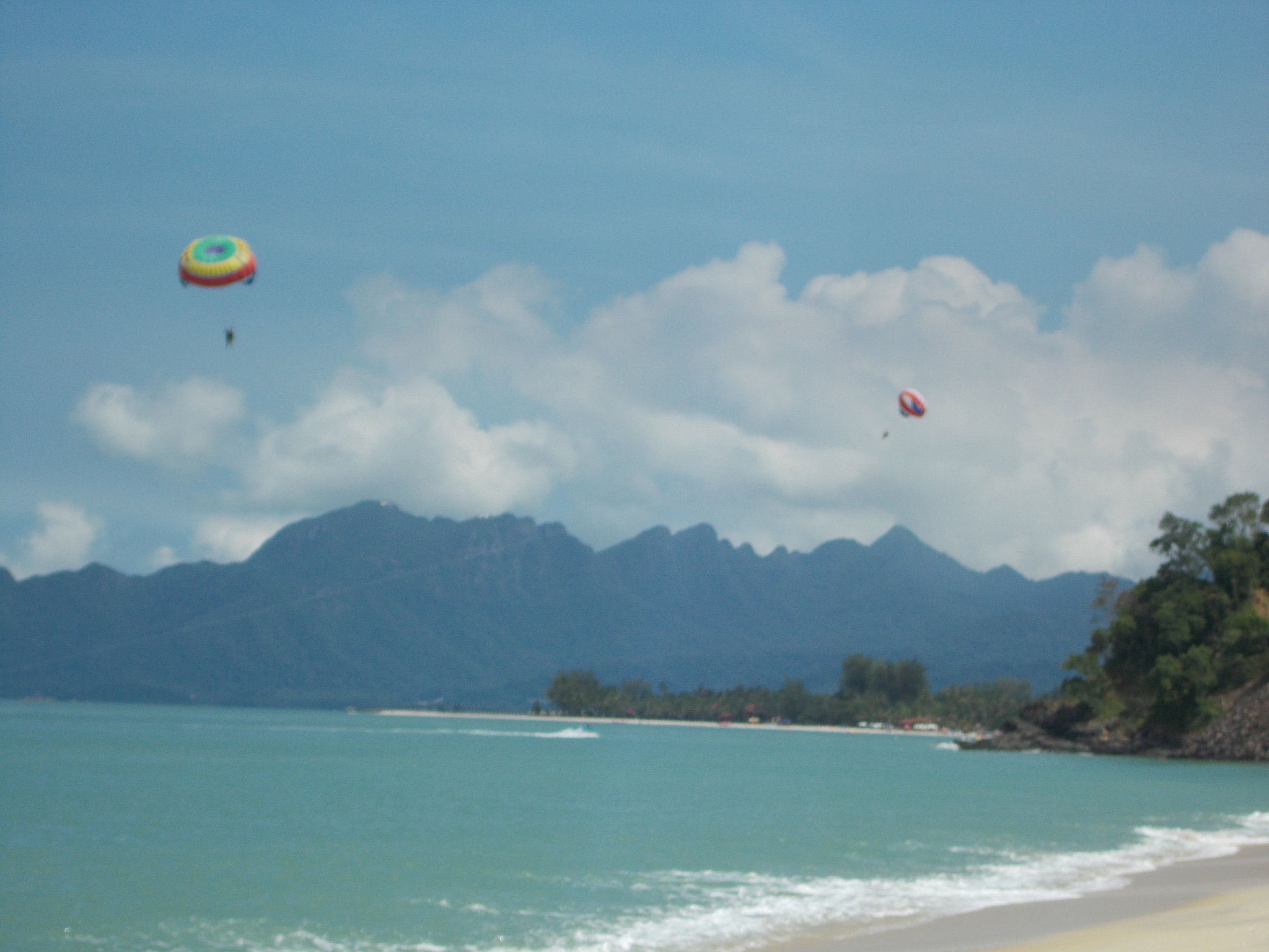 Nikon Coolpix L26 sample photo. Parasailing. photography