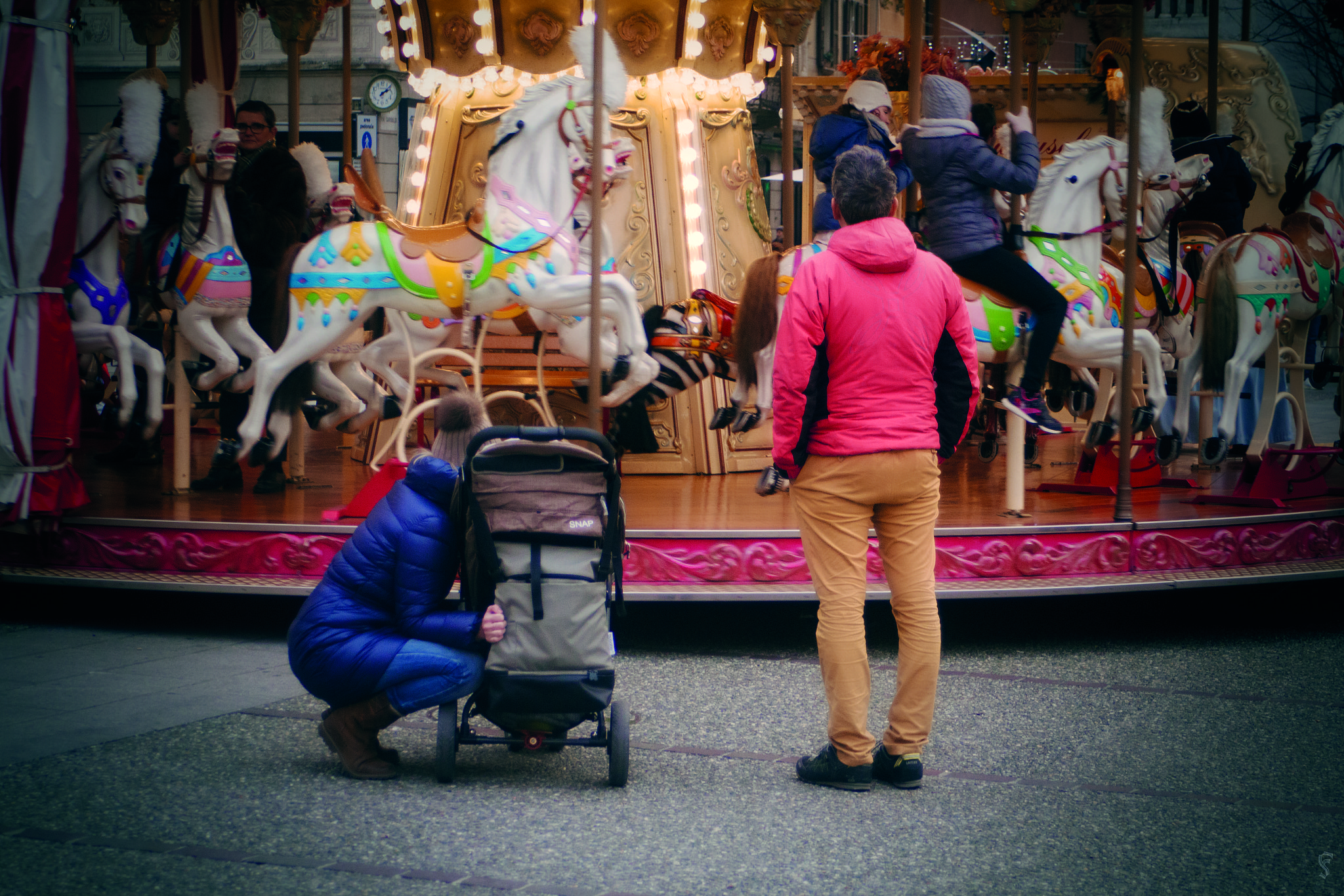 Canon EOS 600D (Rebel EOS T3i / EOS Kiss X5) + Canon EF 28-80mm f/3.5-5.6 sample photo. Carousel in como photography