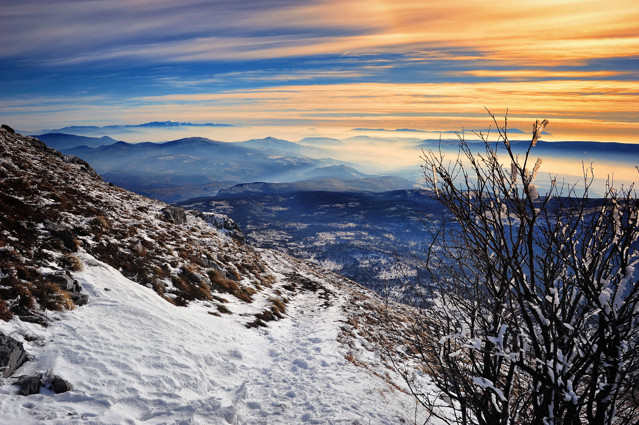 Nikon D700 + AF Zoom-Nikkor 28-80mm f/3.5-5.6D sample photo. Before sunset photography