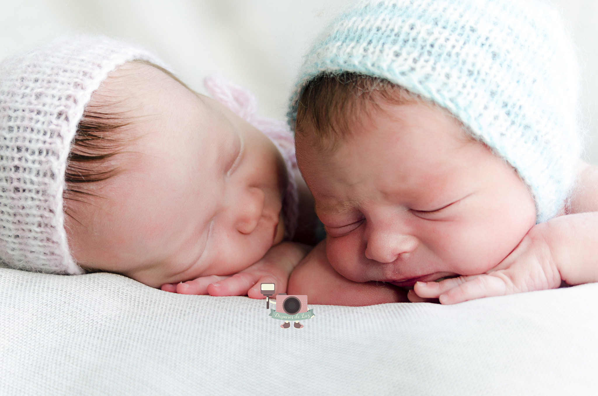 AF Zoom-Nikkor 35-70mm f/3.3-4.5 sample photo. Twins photography