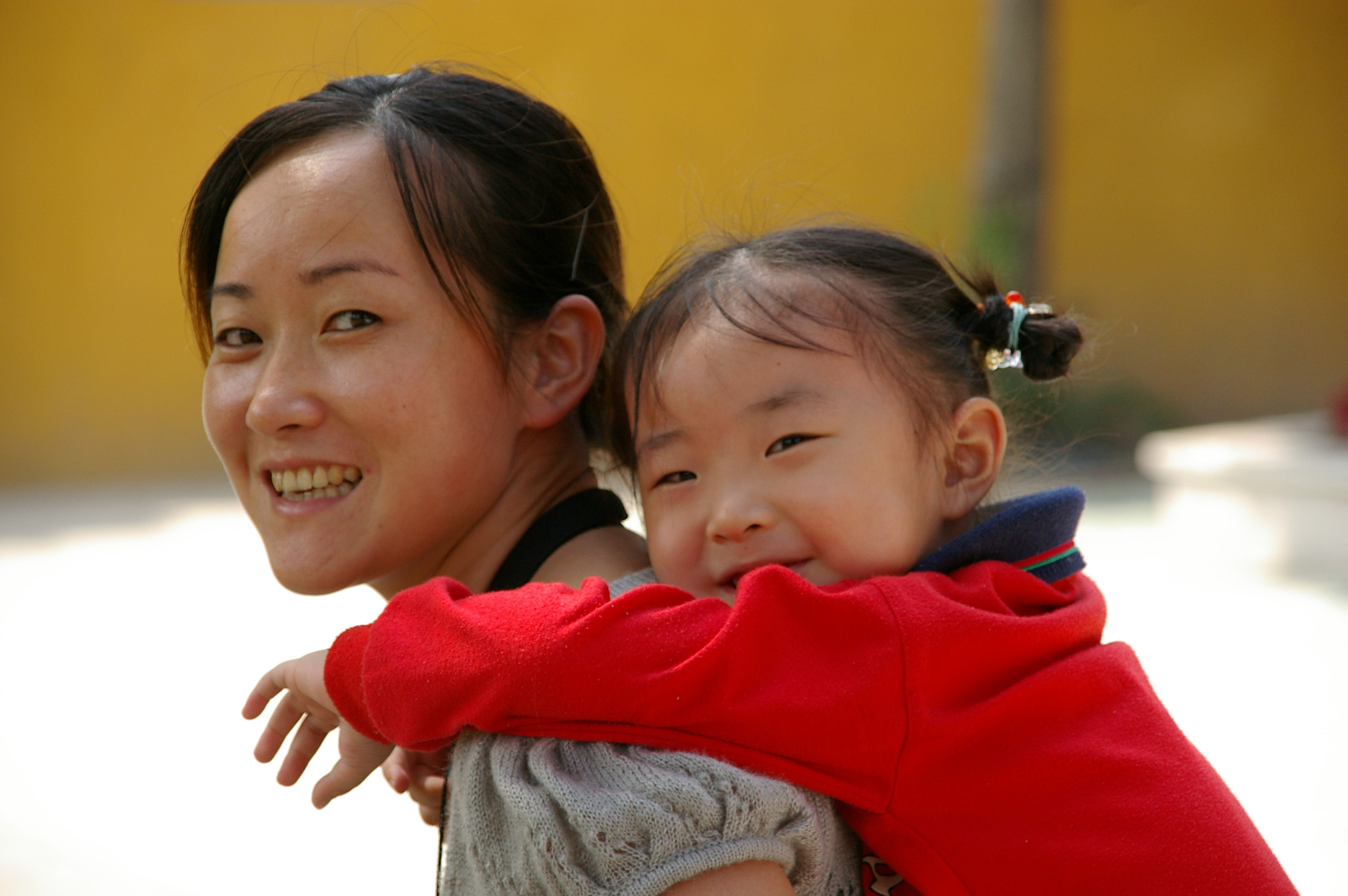 Sigma 18-200mm F3.5-6.3 DC sample photo. Smile photography