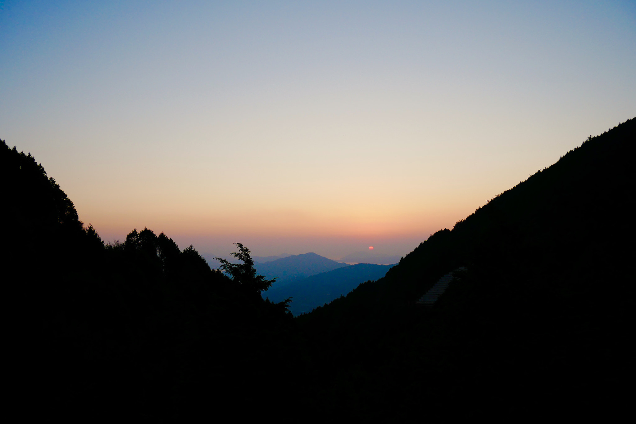 Panasonic Lumix DMC-GX85 (Lumix DMC-GX80 / Lumix DMC-GX7 Mark II) + Panasonic Lumix G Vario HD 12-32mm F3.5-5.6 Mega OIS sample photo. 静かな夕焼け a quiet sunset photography