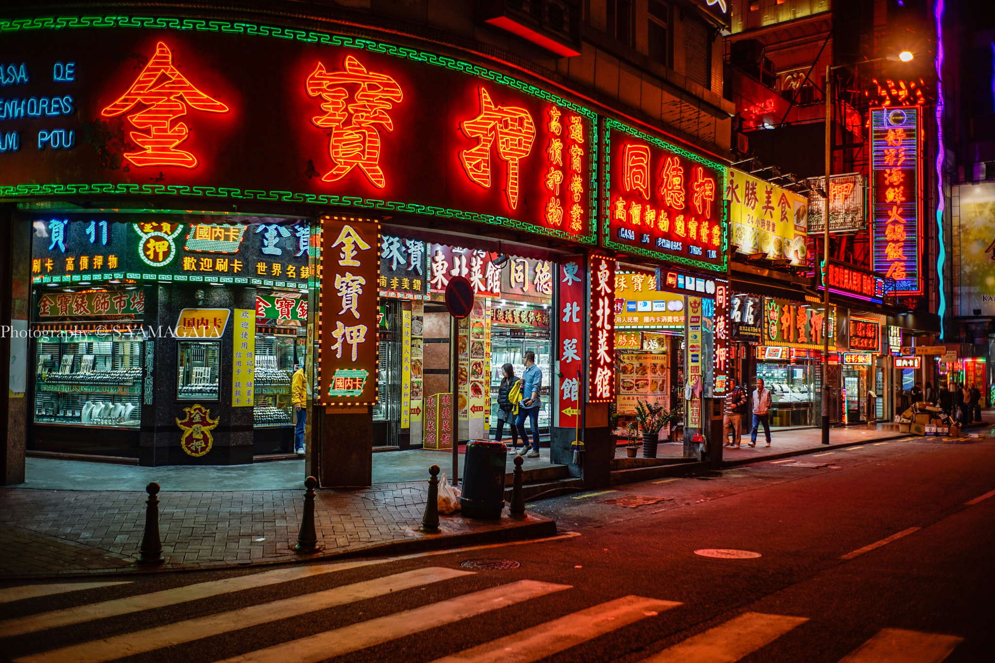 DT 40mm F2.8 SAM sample photo. The pawnshop photography