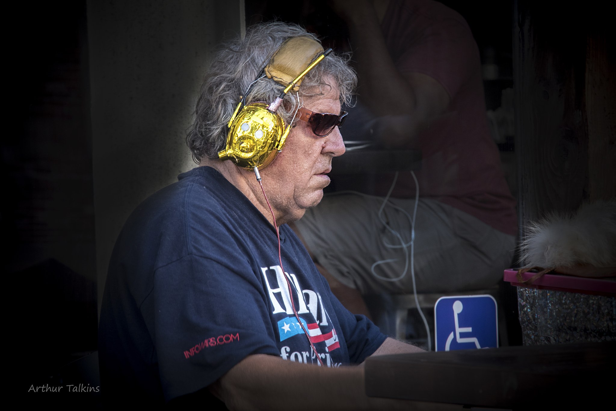 Pentax K-1 + Sigma 70-200mm F2.8 EX DG Macro HSM II sample photo. California: a voter, all wired up... photography