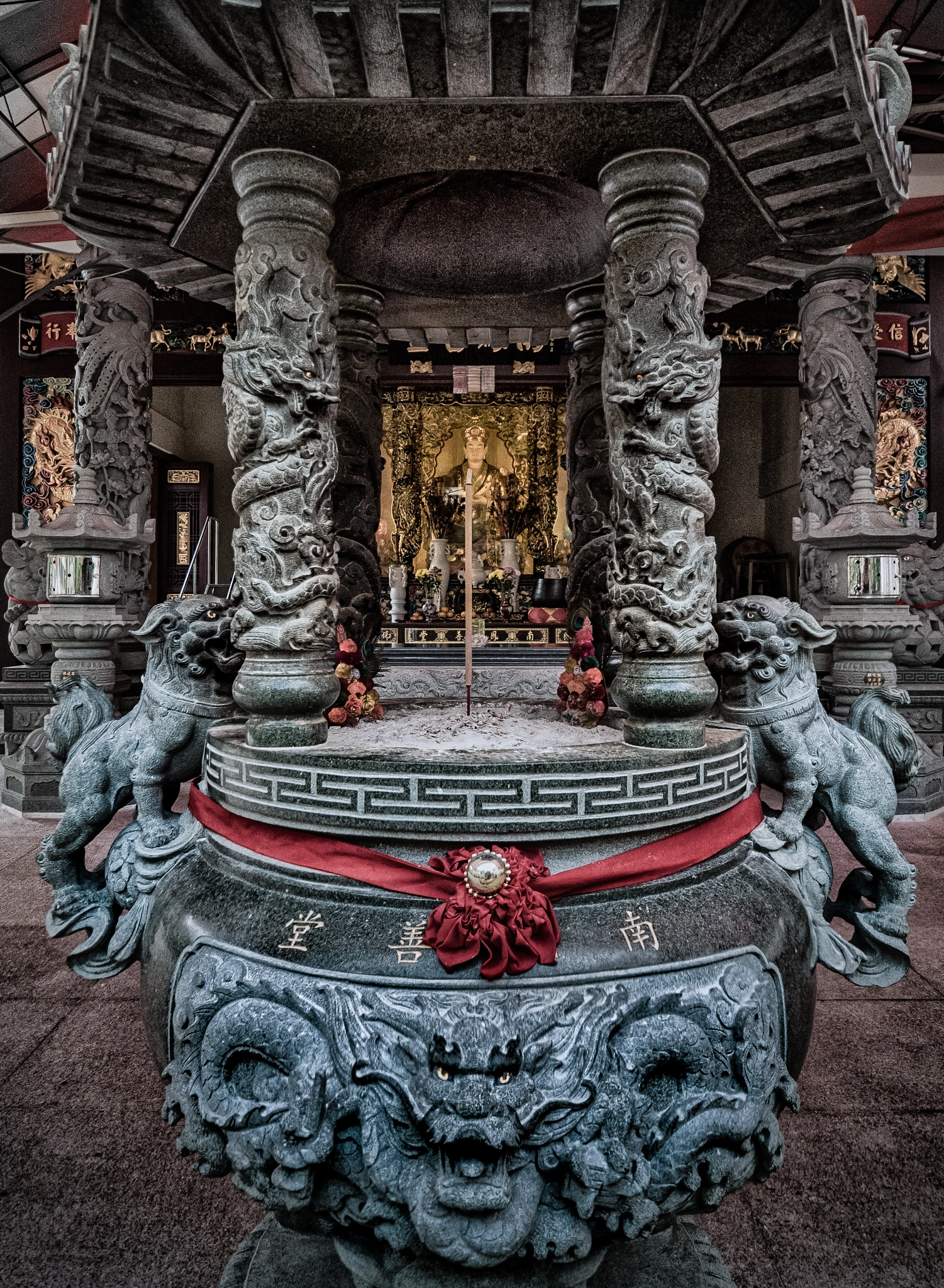 Olympus PEN-F + OLYMPUS M.9-18mm F4.0-5.6 sample photo. A taoist temple in singapore photography