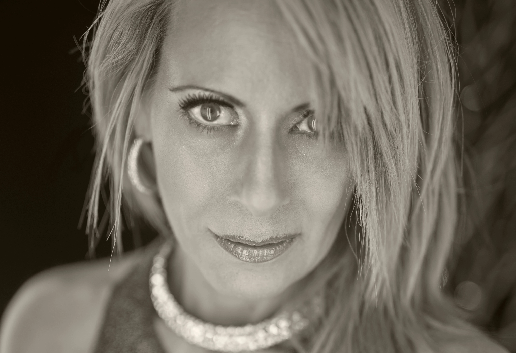 Minolta AF 50mm F1.4 [New] sample photo. Women in black and white photography