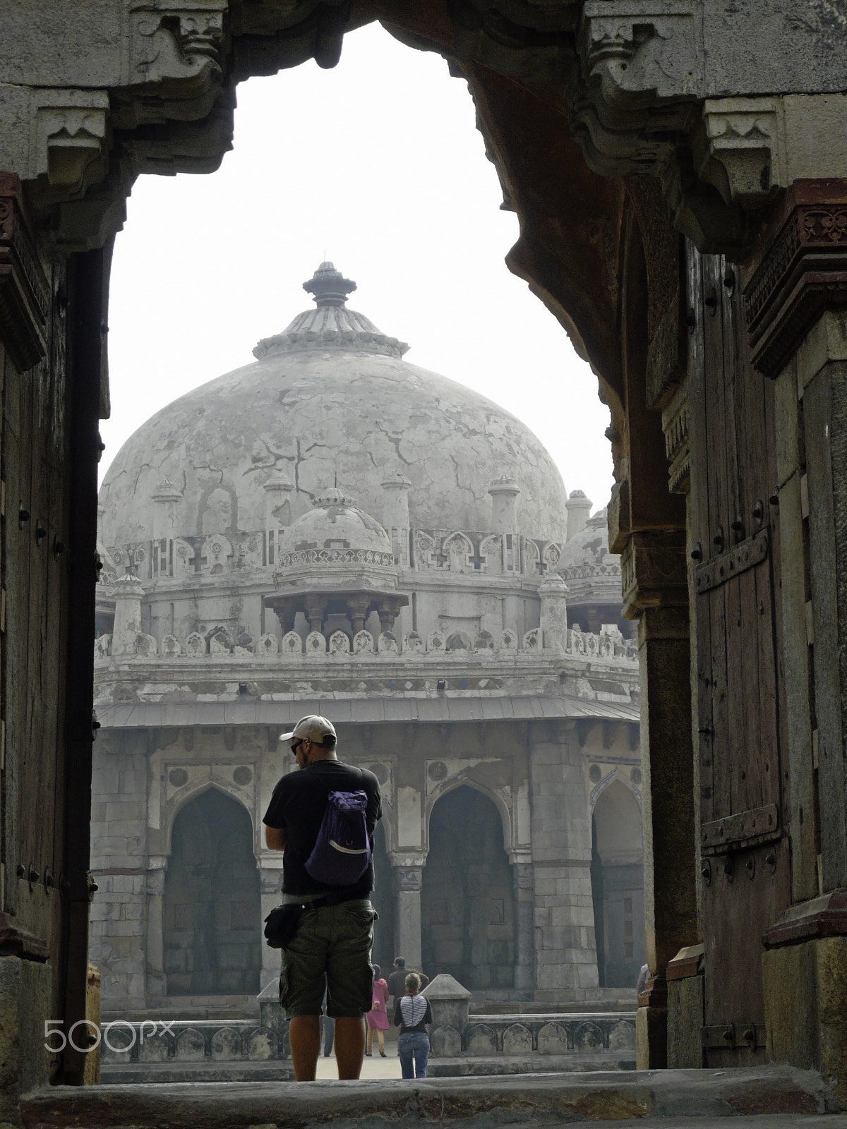 Panasonic DMC-FX100 sample photo. Tourist framed in archway while photographing the humayun tomb photography